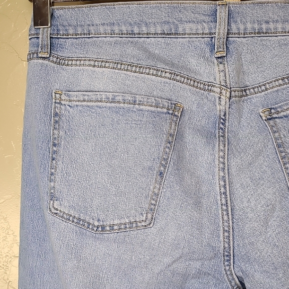 Old Navy Mid-Rise WOW Boyfriend Jeans in Light Blue Size 14 - Picture 8 of 11